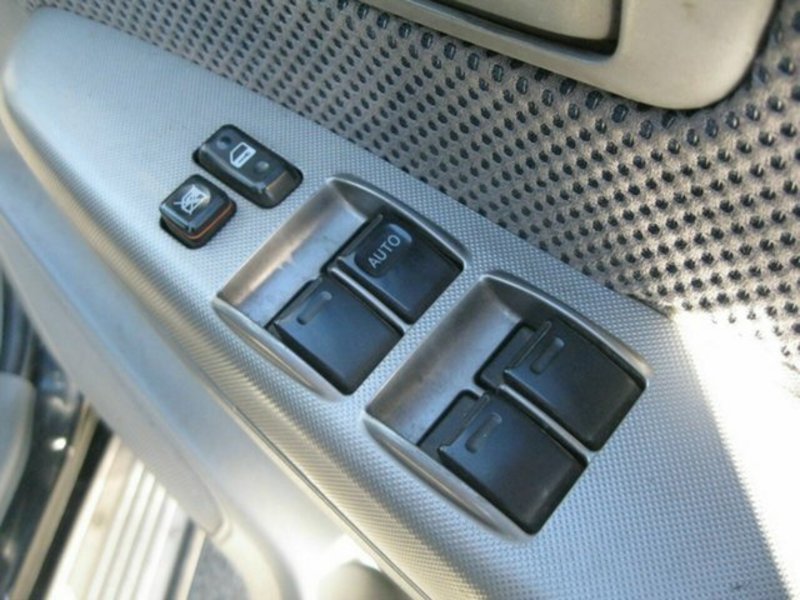 2006 TOYOTA HILUX SR5 (4x4) KUN26R 06 UPGRADE