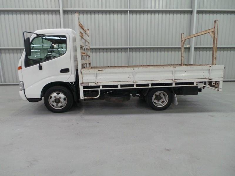 2001 HINO DUTRO