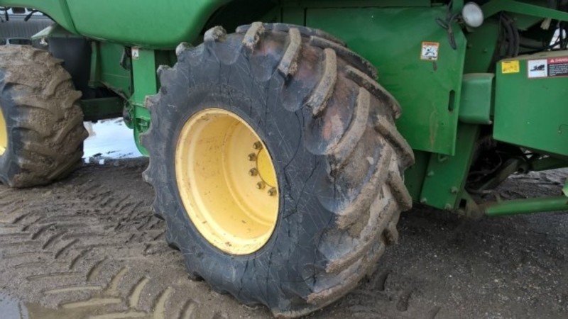 2000 JOHN DEERE 9750 STS 9750 STS HarvesterHeader