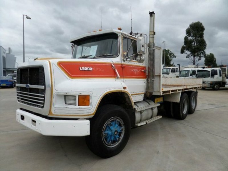1990 FORD LOUISVILLE L9000