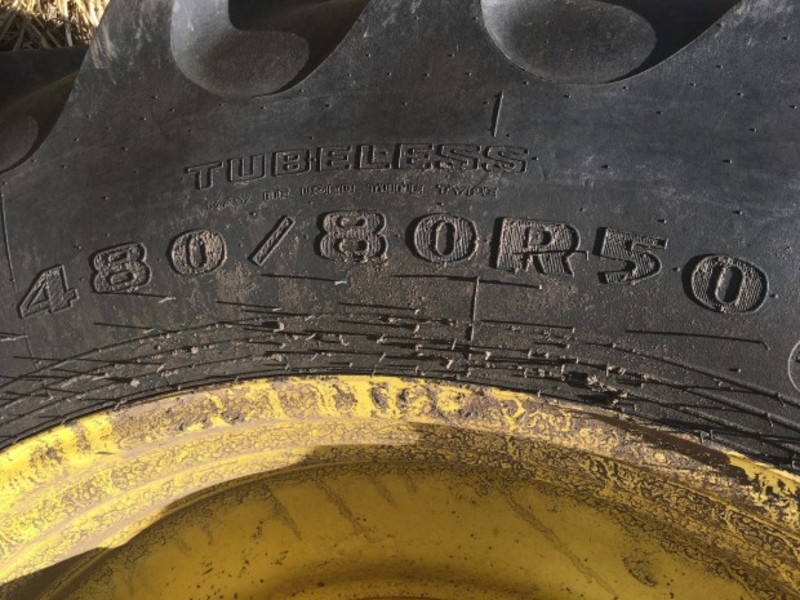 JOHN DEERE 8335R Tractor