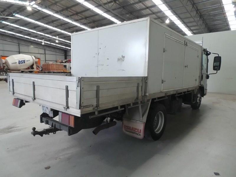 2010 ISUZU NPR200