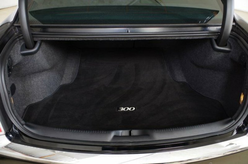 2012 CHRYSLER 300 LIMITED MY12