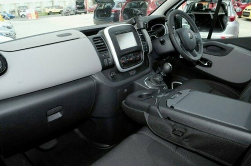 2016 RENAULT TRAFIC 103KW Low Roof SWB X82