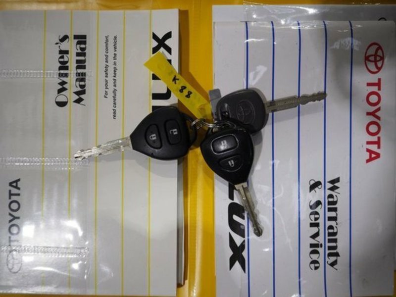 2011 TOYOTA HILUX SR5 (4x4) KUN26R MY11 UPGRADE