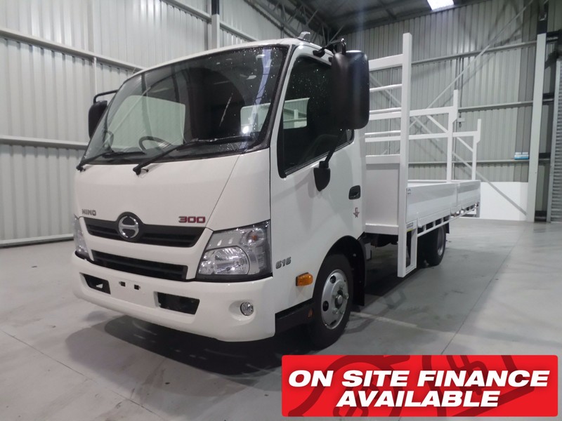 2016 HINO 616 - 300 Series 616 - 300 Series Truck