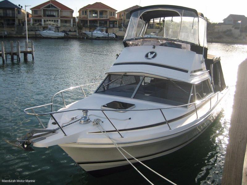 Caribbean 26 Flybridge Cruiser