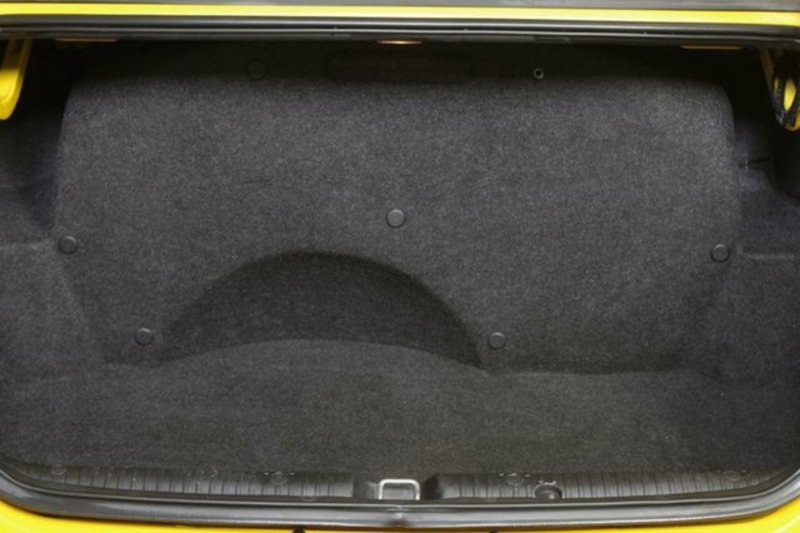 2004 HOLDEN MONARO CV8 VZ