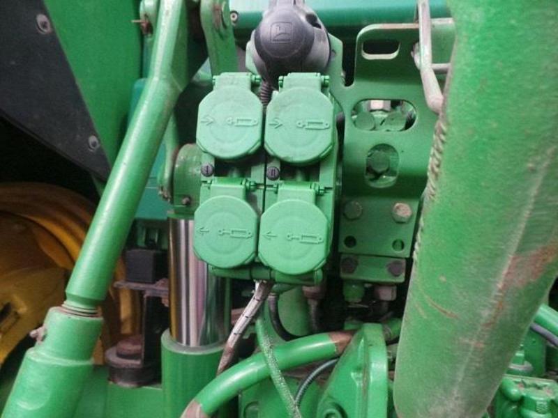 2004 JOHN DEERE 6520 TRACTOR