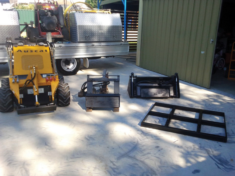 2011 AUSCAT MINI DIGGER