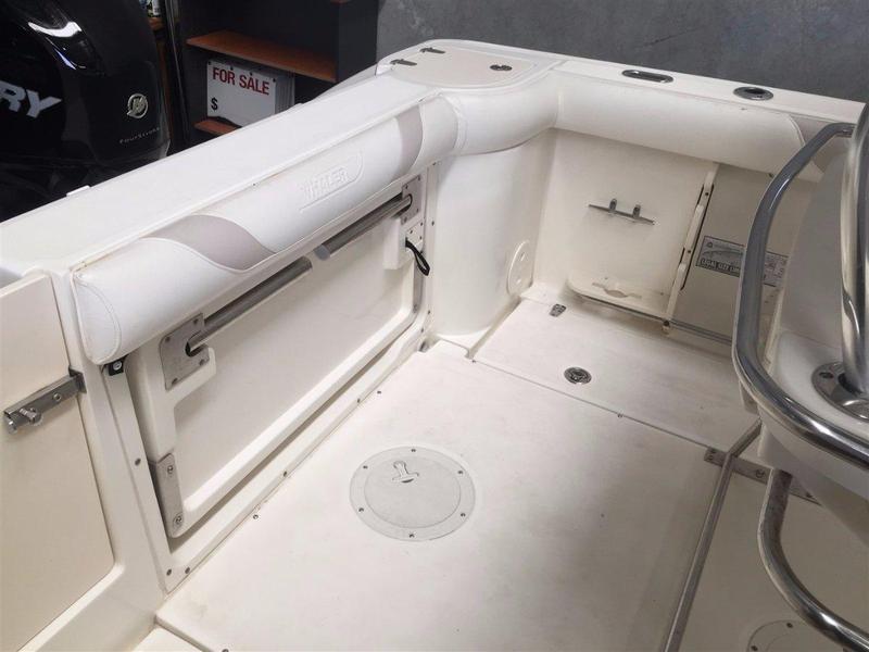 Boston Whaler 240 Outrage Nicest example in Australia