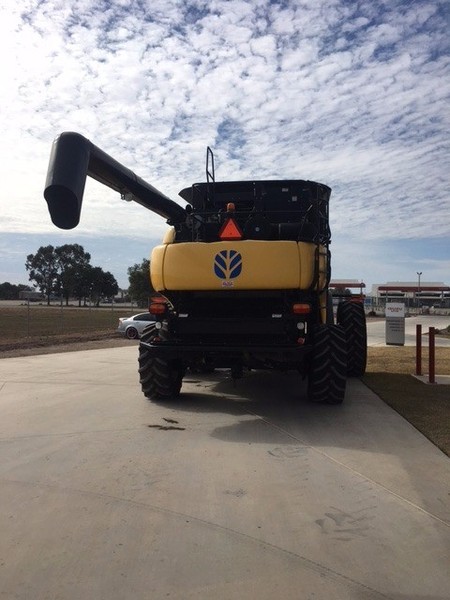 2011 NEW HOLLAND CR9080 HARVESTER