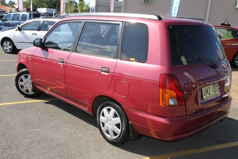 1997 DAIHATSU PYZAR GRV