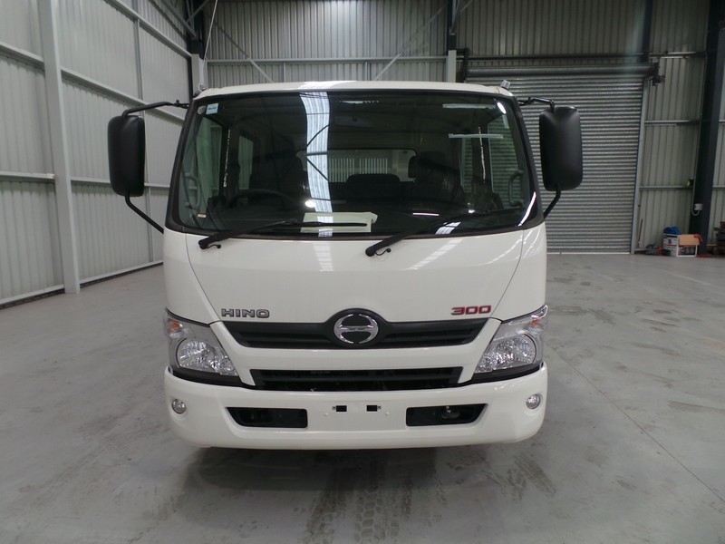 2016 HINO 717 - 300 Series 717 - 300 Series Truck