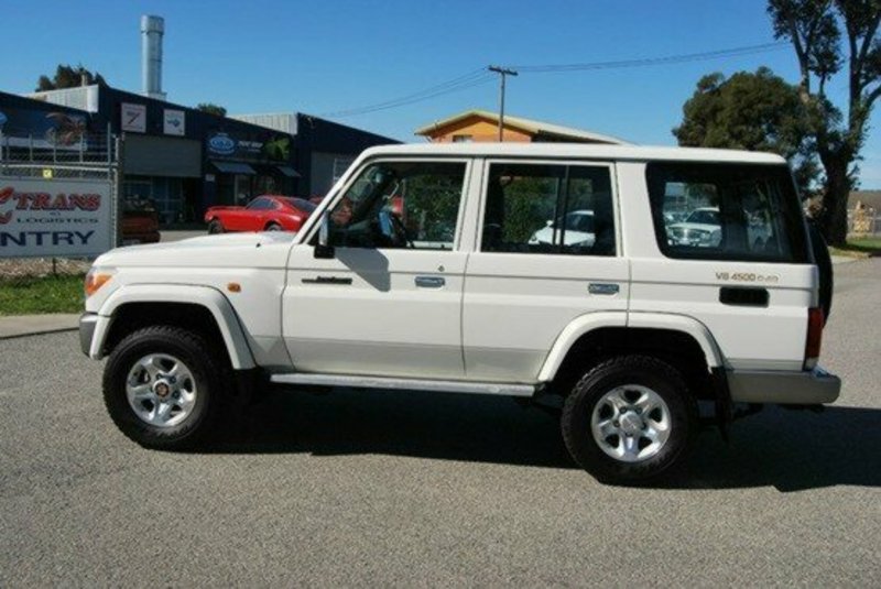 2009 TOYOTA LANDCRUISER GXL VDJ76R