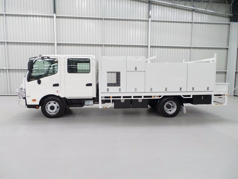 2016 HINO 917 - 300 Series 917 - 300 Series Truck