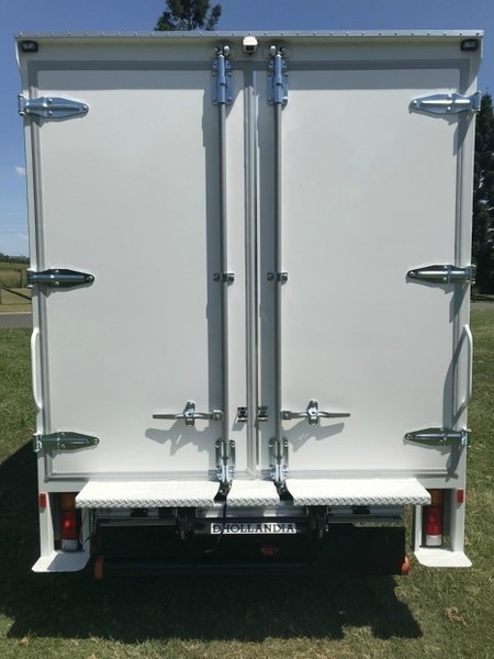2018 FUSO Canter 515 Wide MWB AMT PANTECH Canter 515 Wide Truck