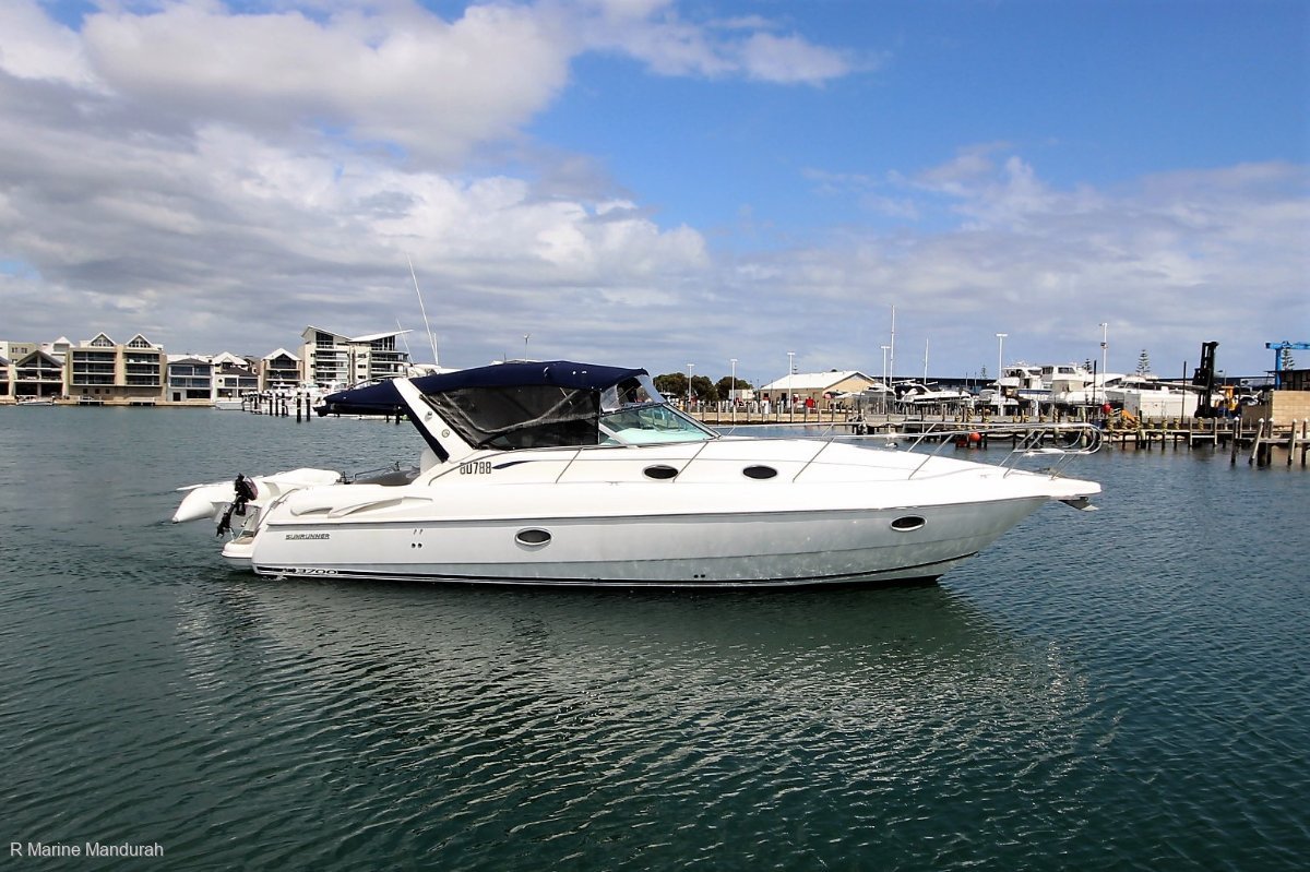 2002 SUNRUNNER 3700 ***