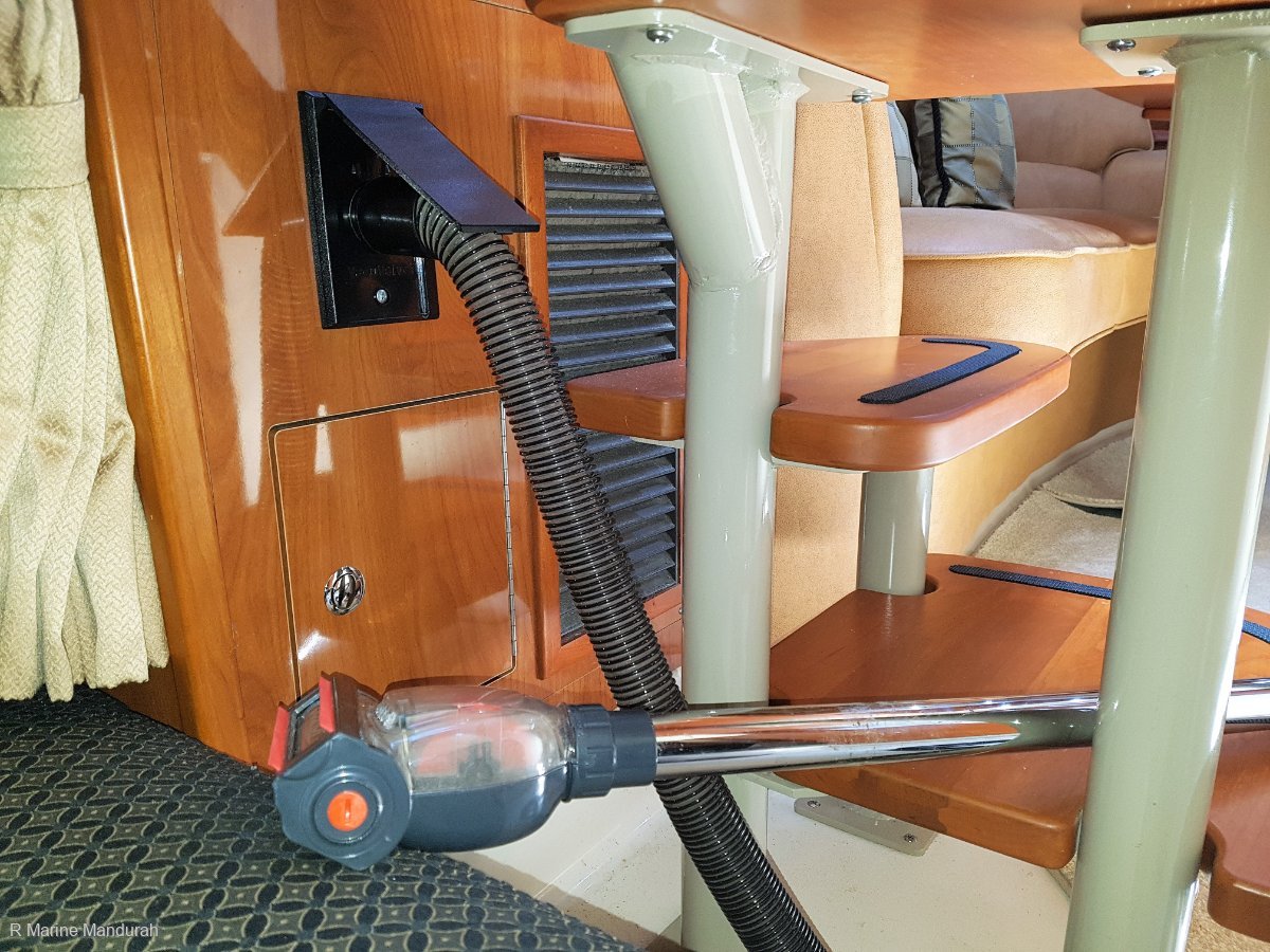 2006 FOUR WINNS VISTA 348 CRUISER