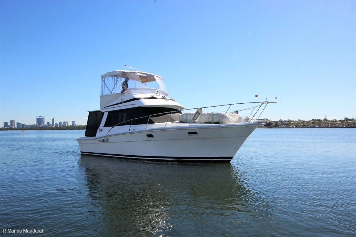1989 RIVIERA 35 FLYBRIDGE