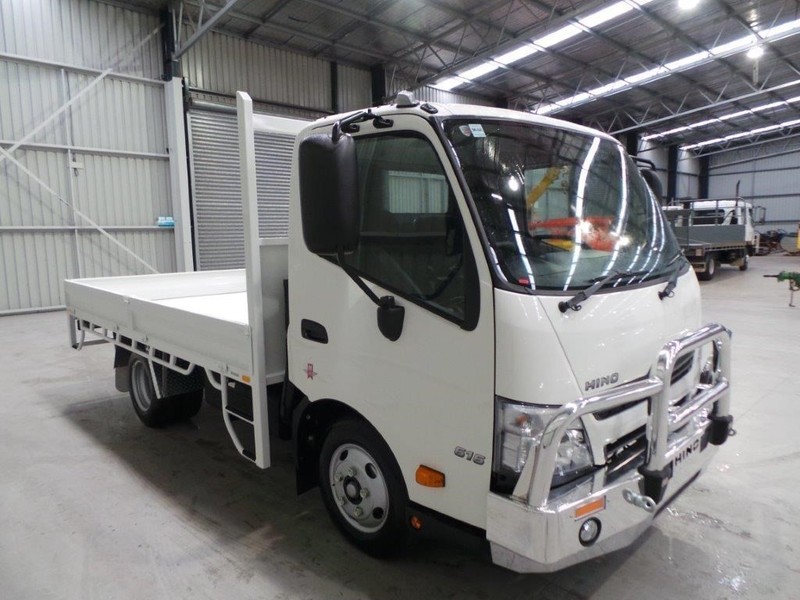 2016 HINO 616 - 300 Series 616 - 300 Series Truck