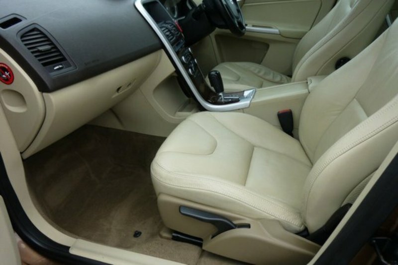 2010 VOLVO XC60 D5 DZ MY11