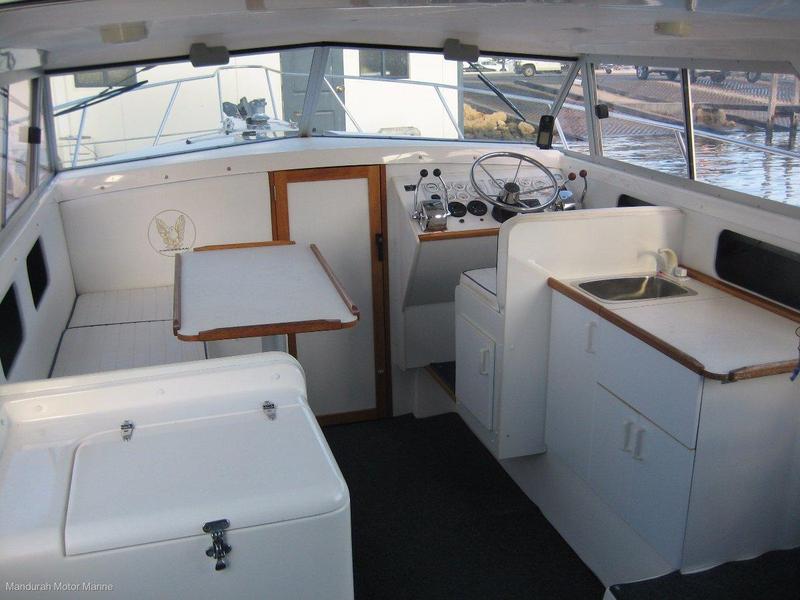 Caribbean 26 Flybridge Cruiser