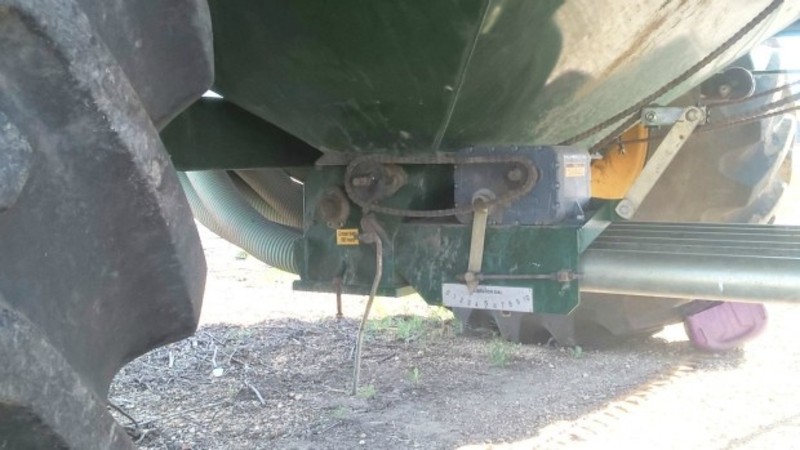 1997 Simplicity 8200 TT2 Air Cart 8200 SeedingPlanting Equip