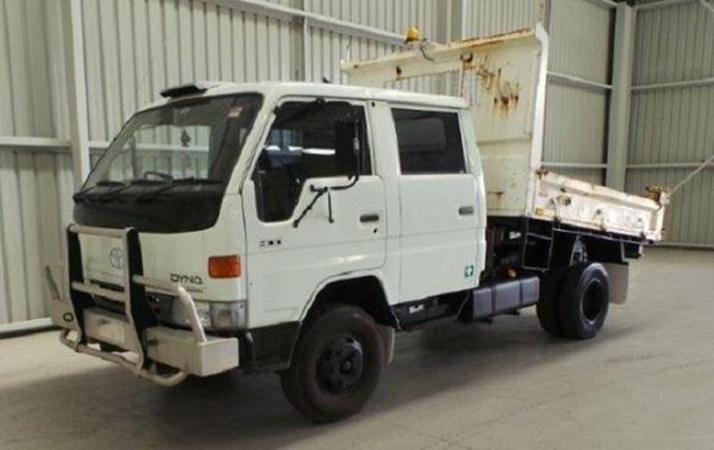 TOYOTA DYNA 300 TIPPER