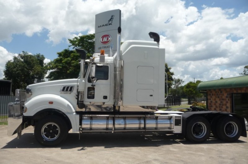 2010 MACK TITAN TITAN Truck