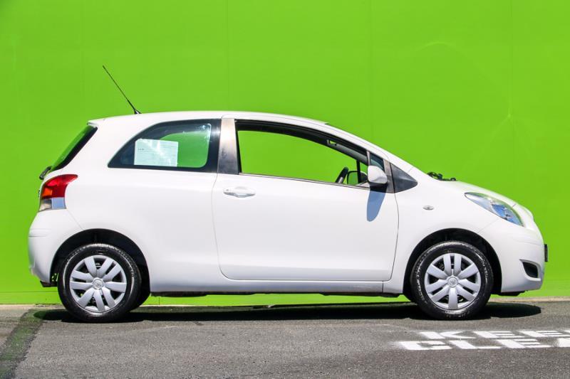 2010 TOYOTA YARIS YR