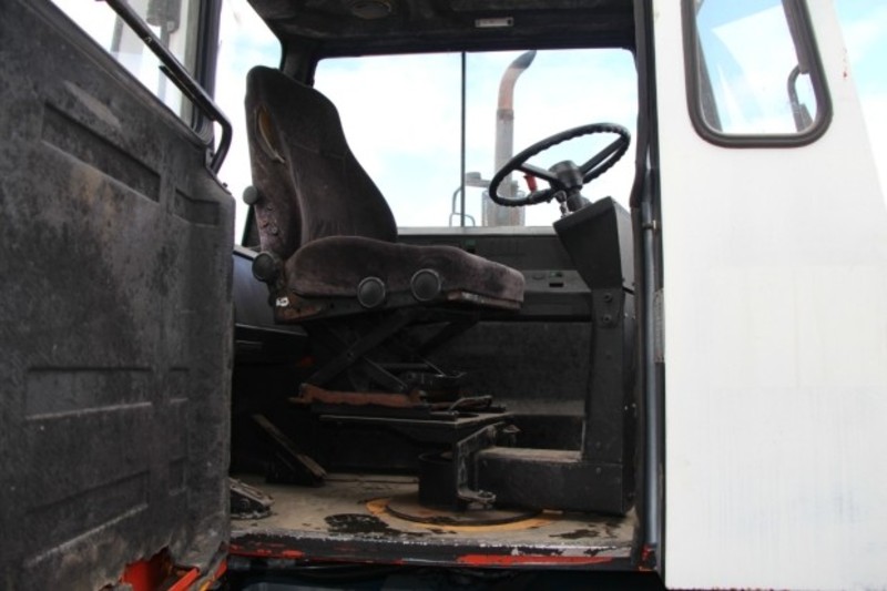 2002 SISU TUGMASTER Tugmaster