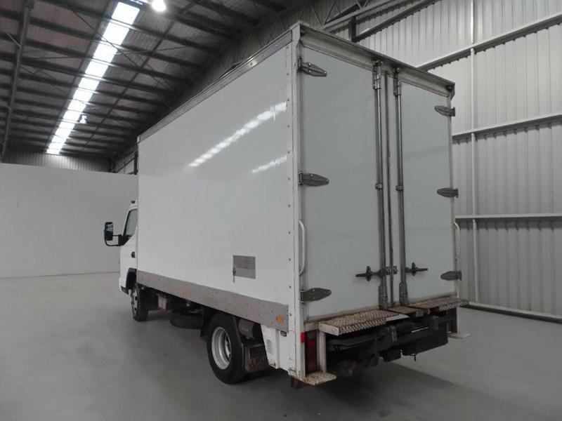 2010 FUSO CANTER