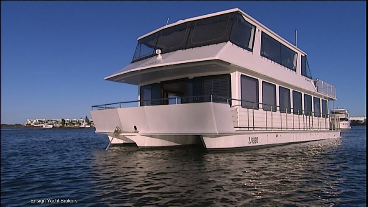 BROADWATER CRAFT 60 LUXURY HOUSE BOAT