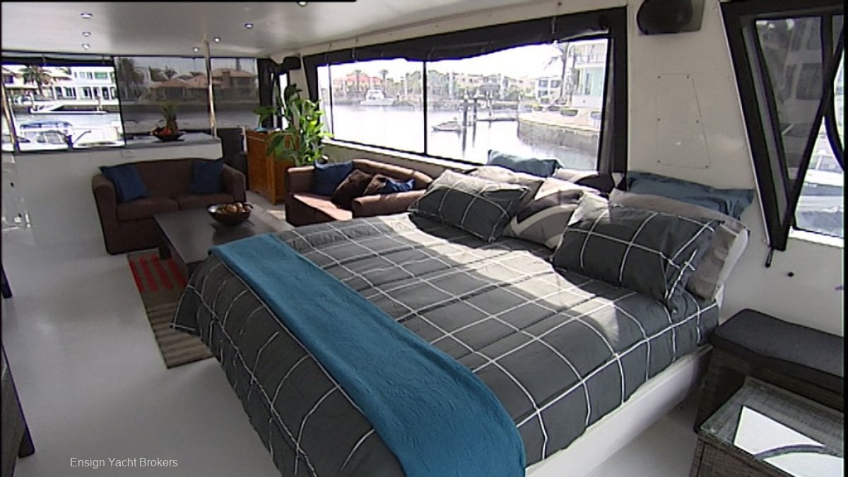 BROADWATER CRAFT 60 LUXURY HOUSE BOAT