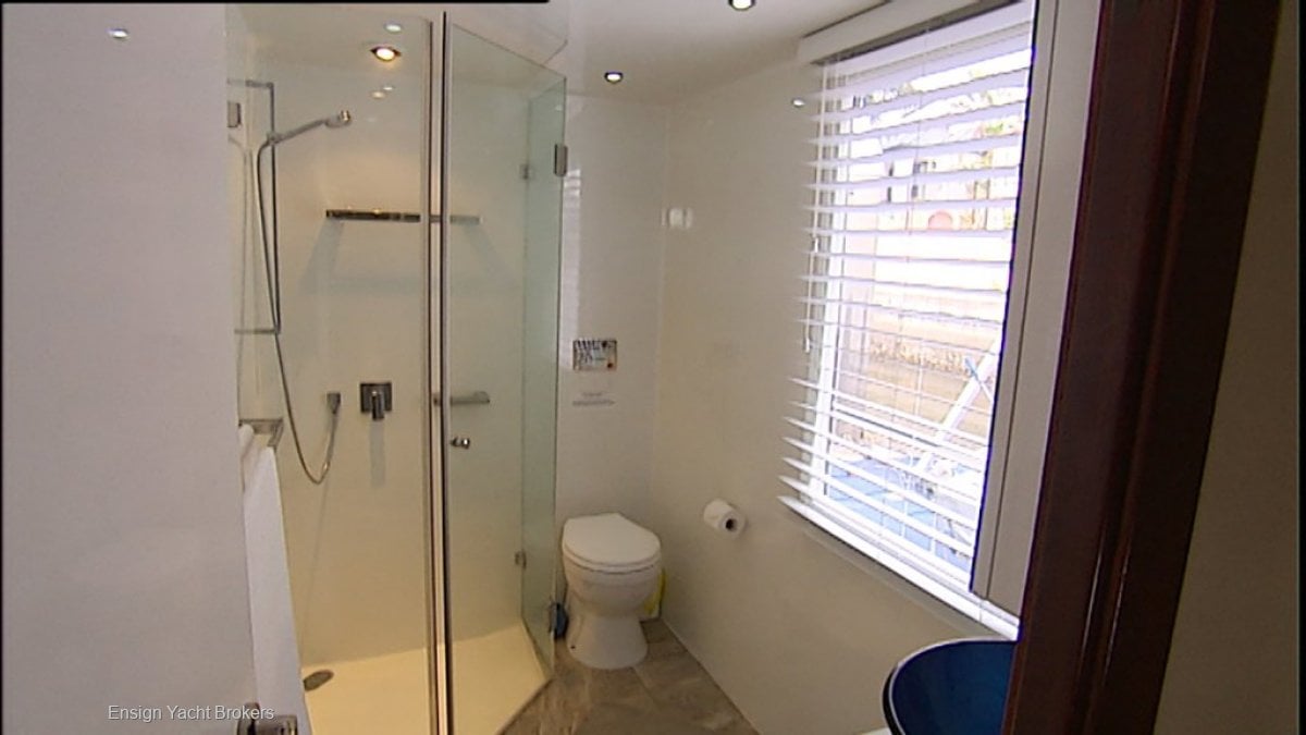 BROADWATER CRAFT 60 LUXURY HOUSE BOAT