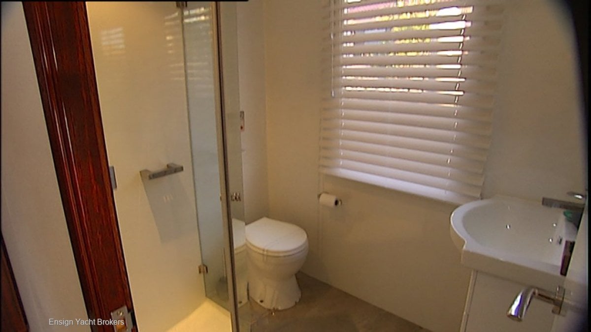 BROADWATER CRAFT 60 LUXURY HOUSE BOAT