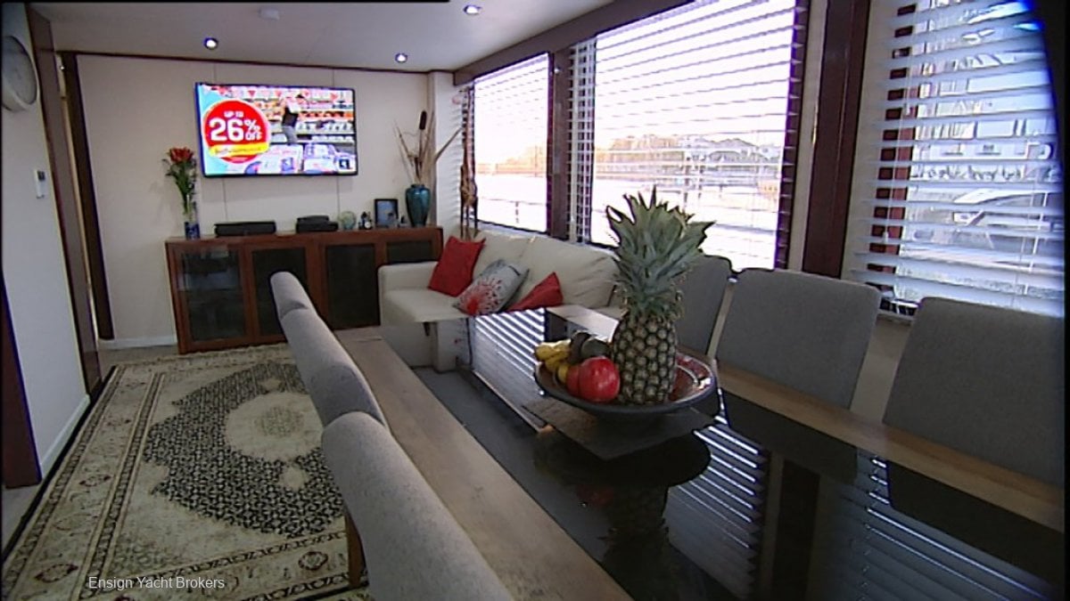 BROADWATER CRAFT 60 LUXURY HOUSE BOAT