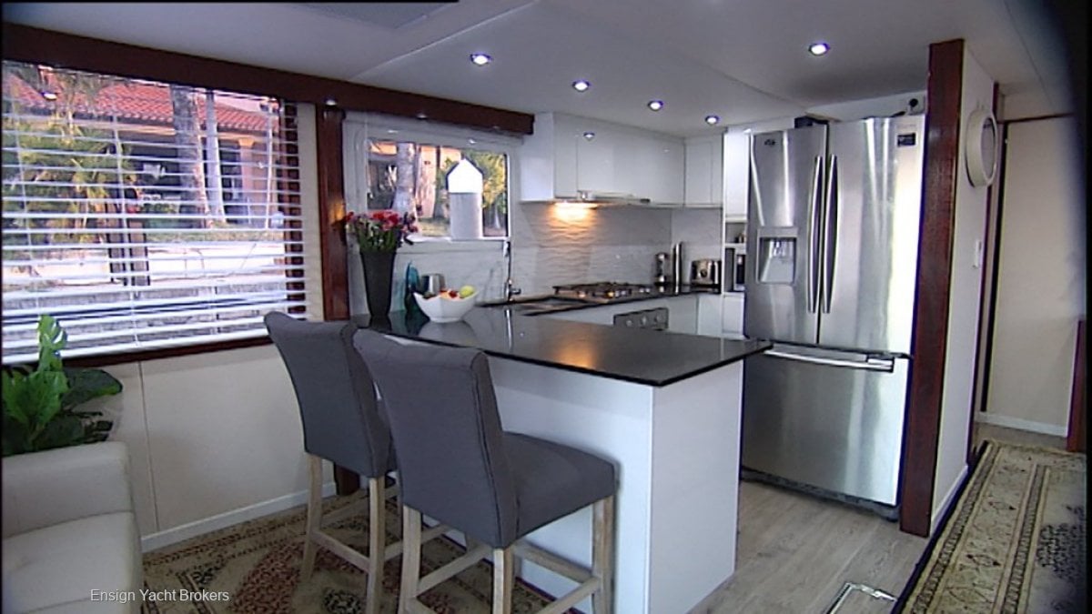 BROADWATER CRAFT 60 LUXURY HOUSE BOAT