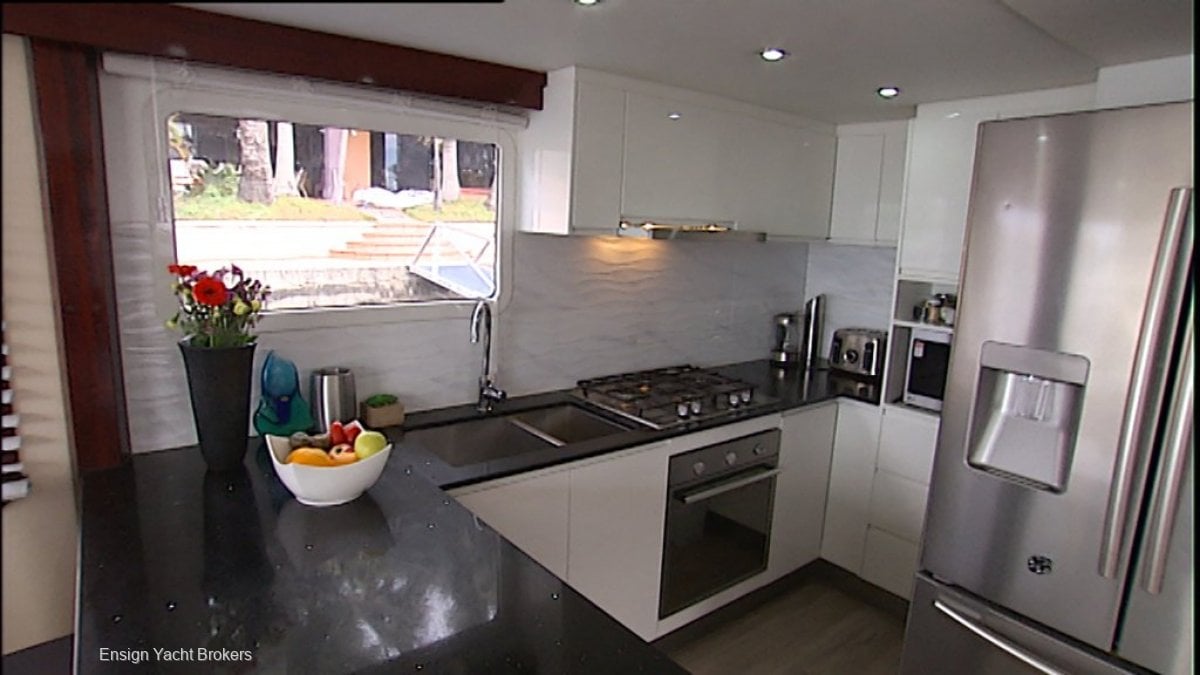 BROADWATER CRAFT 60 LUXURY HOUSE BOAT