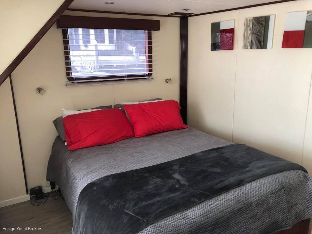 BROADWATER CRAFT 60 LUXURY HOUSE BOAT