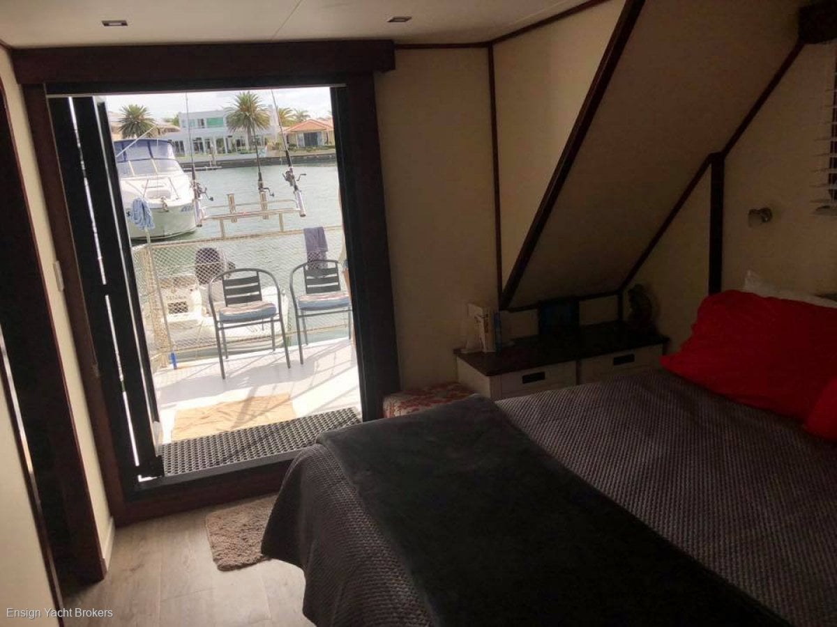 BROADWATER CRAFT 60 LUXURY HOUSE BOAT