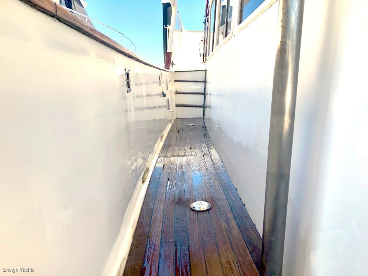 OCEAN ALEXANDER 55 PILOTHOUSE CRUISER
