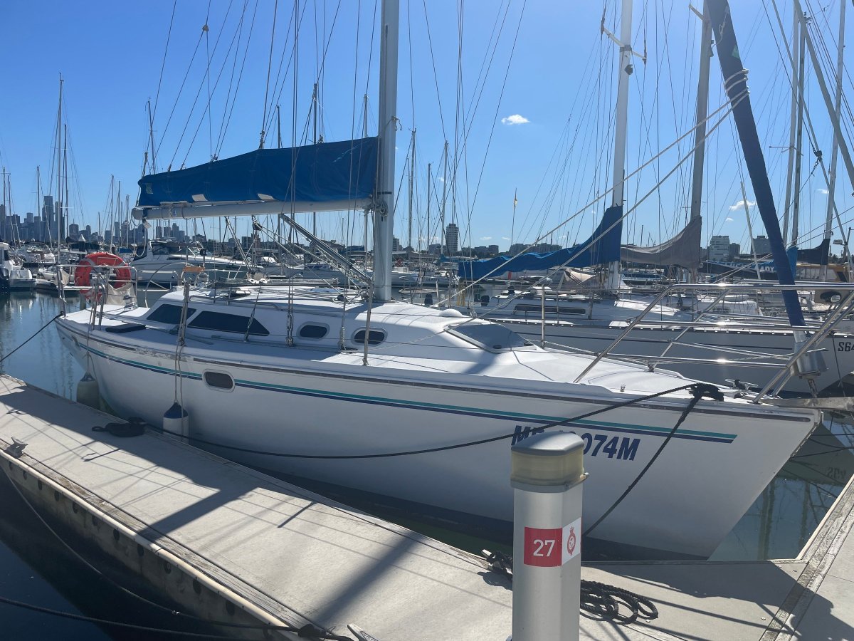 CATALINA 320 YACHT