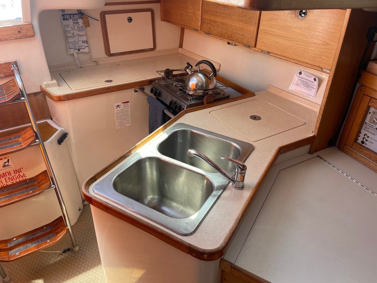 CATALINA 320 YACHT