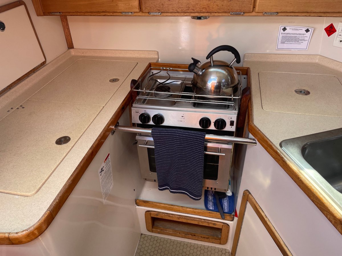 CATALINA 320 YACHT