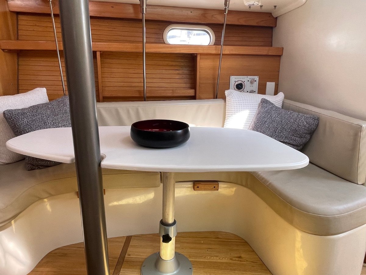 CATALINA 320 YACHT