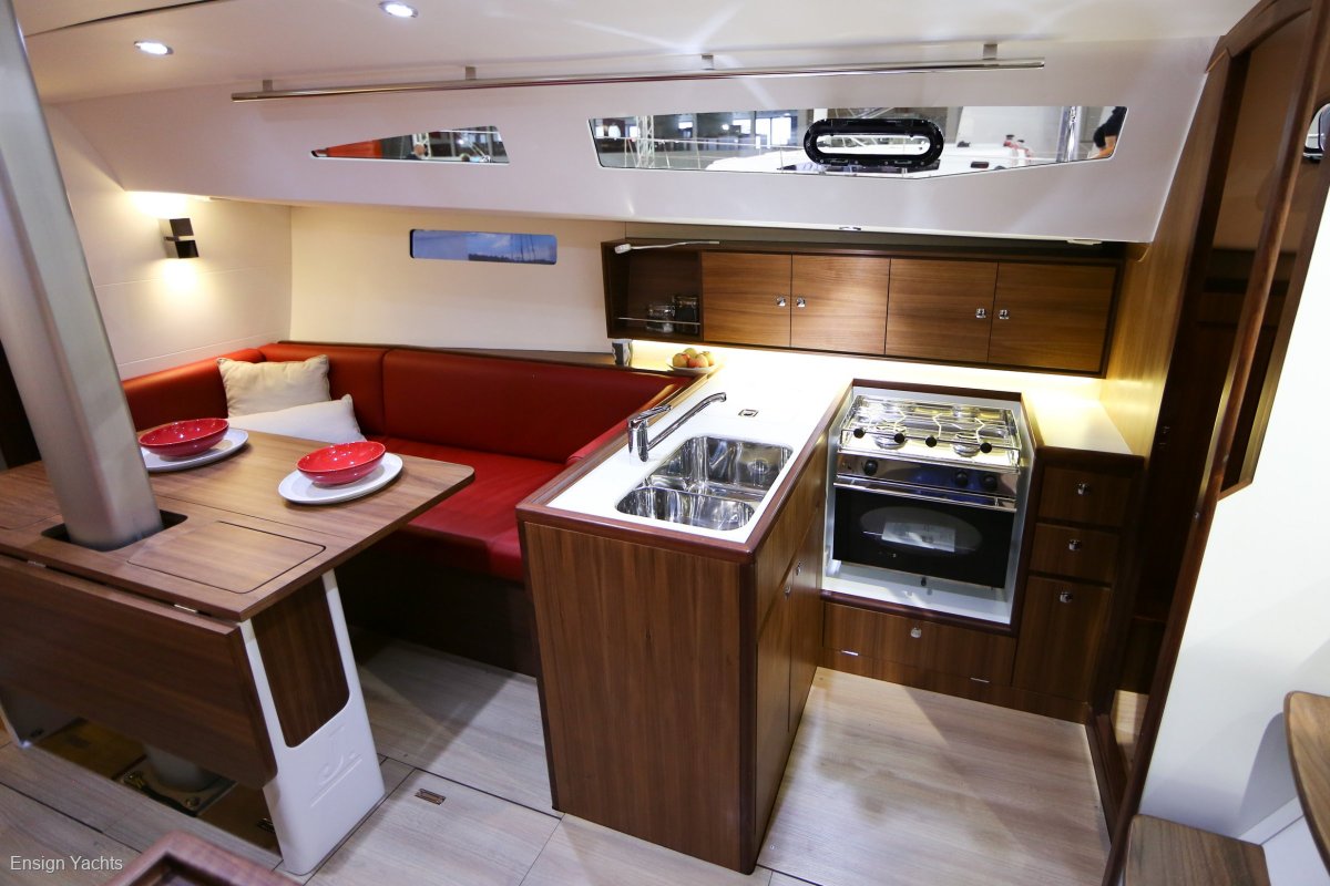 J BOATS J/112E YACHT