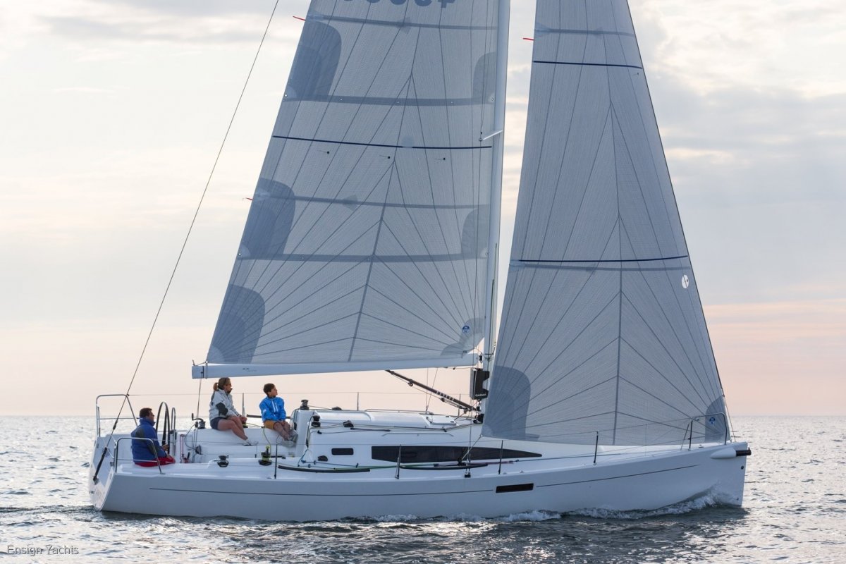 J BOATS J/112E YACHT