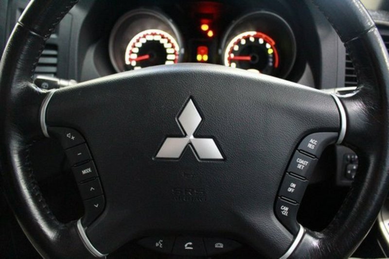 2013 MITSUBISHI PAJERO VR-X LWB (4x4) NW MY13
